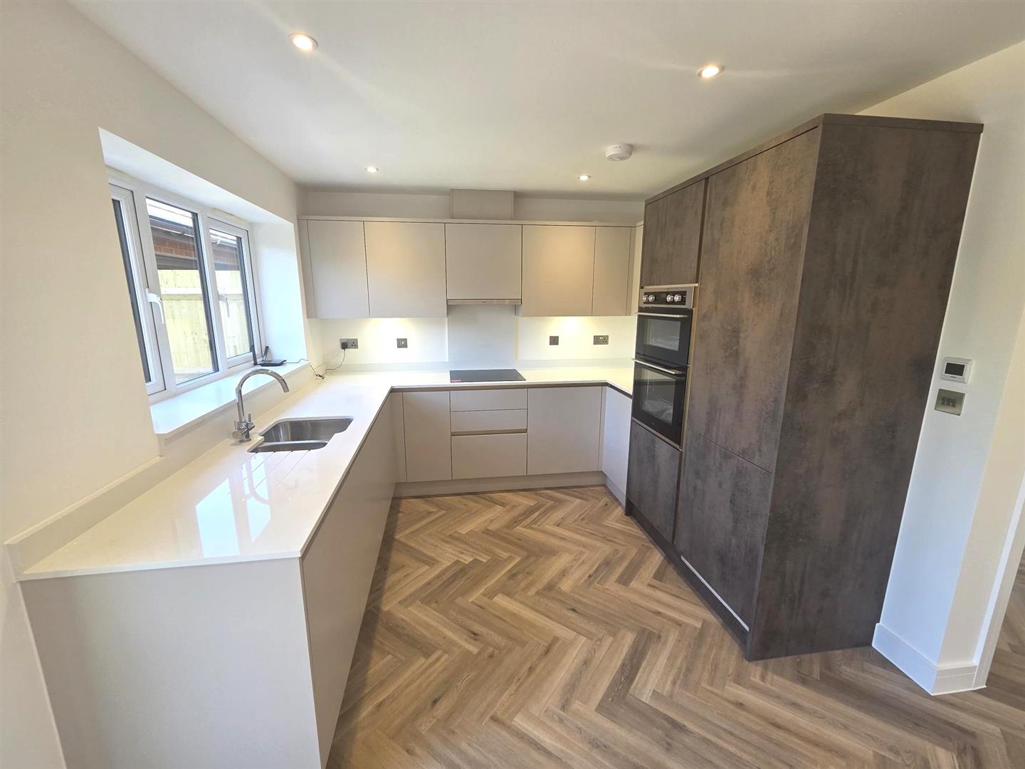 3 bed property in High street, Bedford